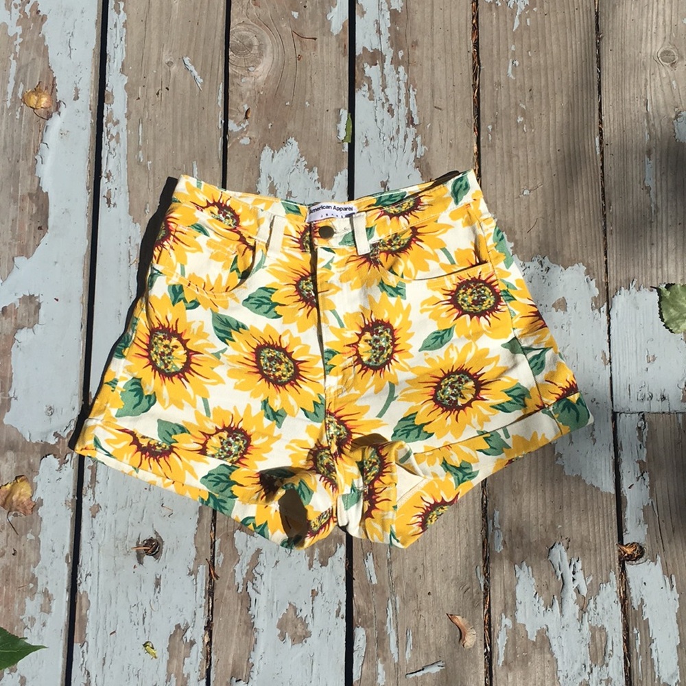 AMERICAN APPAREL sunflower print shorts